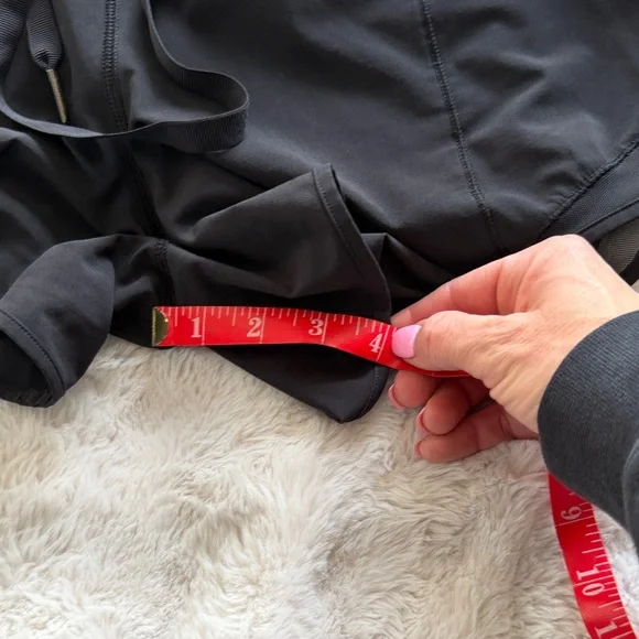 Women's Black Lululemon Athletica Shorts size 6 - Picture 9 of 11